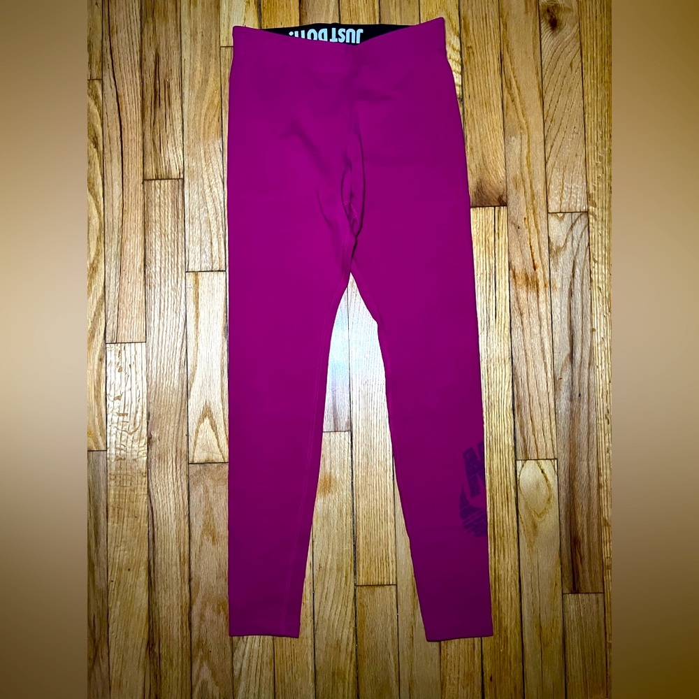 Nike LEG-A-SEE Logo Leggings Pink